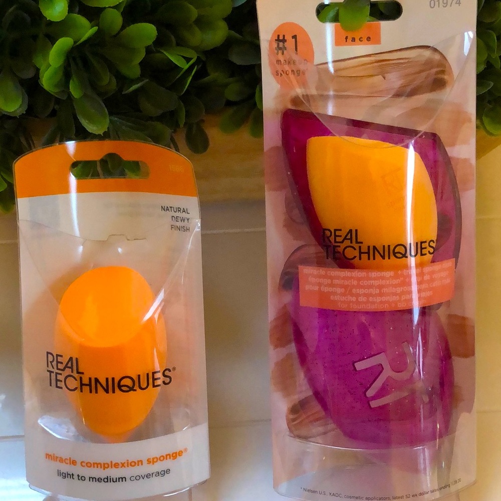 Real Techniques Miracle Complexion Sponge - Orange
Set of 2 (1 comes With Case)